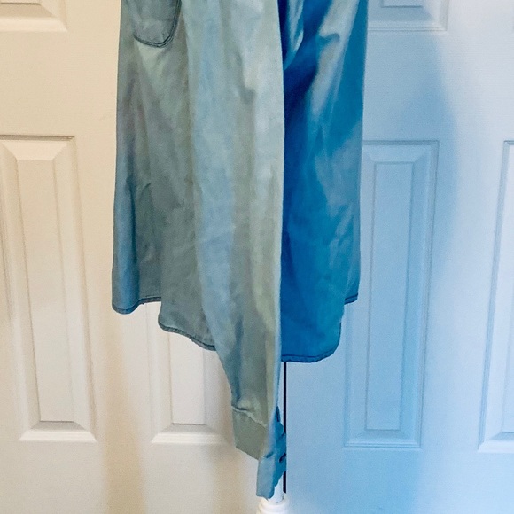 💙 NWOT Light Blue Button-Down Blouse - Picture 2 of 5